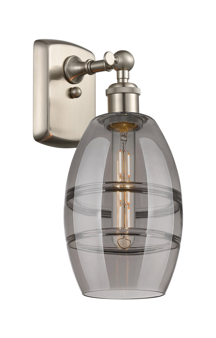 Brushed Satin Nickel / Light Smoke